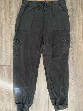 Thread & Supply Women’s Black Cargo Joggers with Elastic Waist